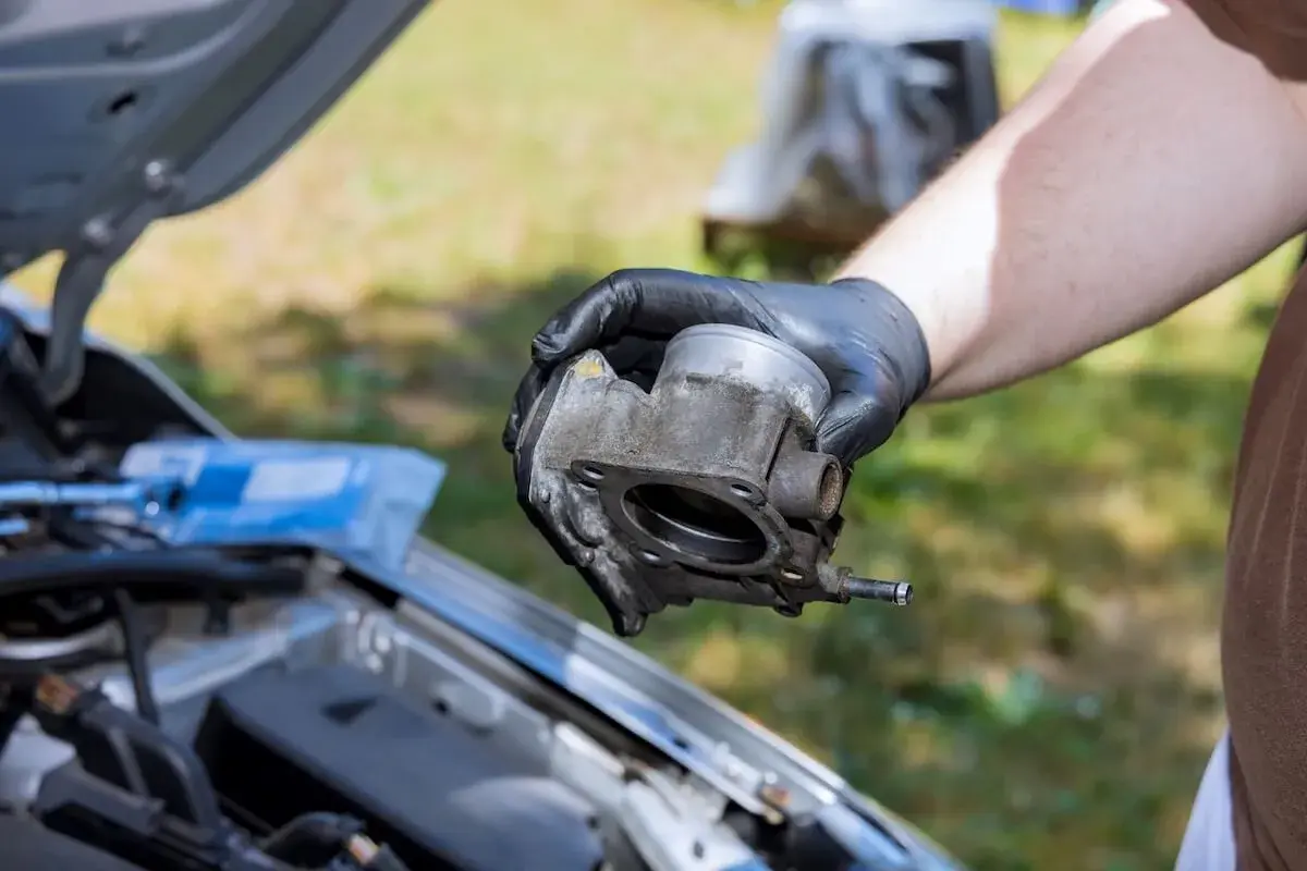 Objawy uszkodzonej przepustnicy diesel – nie ignoruj tych sygnałów