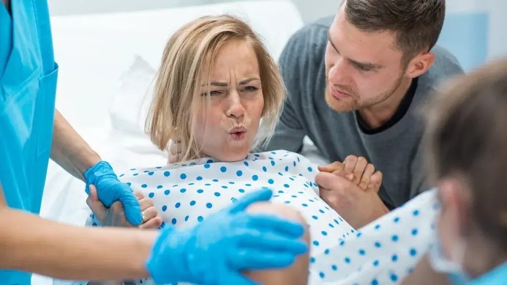 Czy trzeci poród mniej boli? Fakty i mity o bólu porodowym