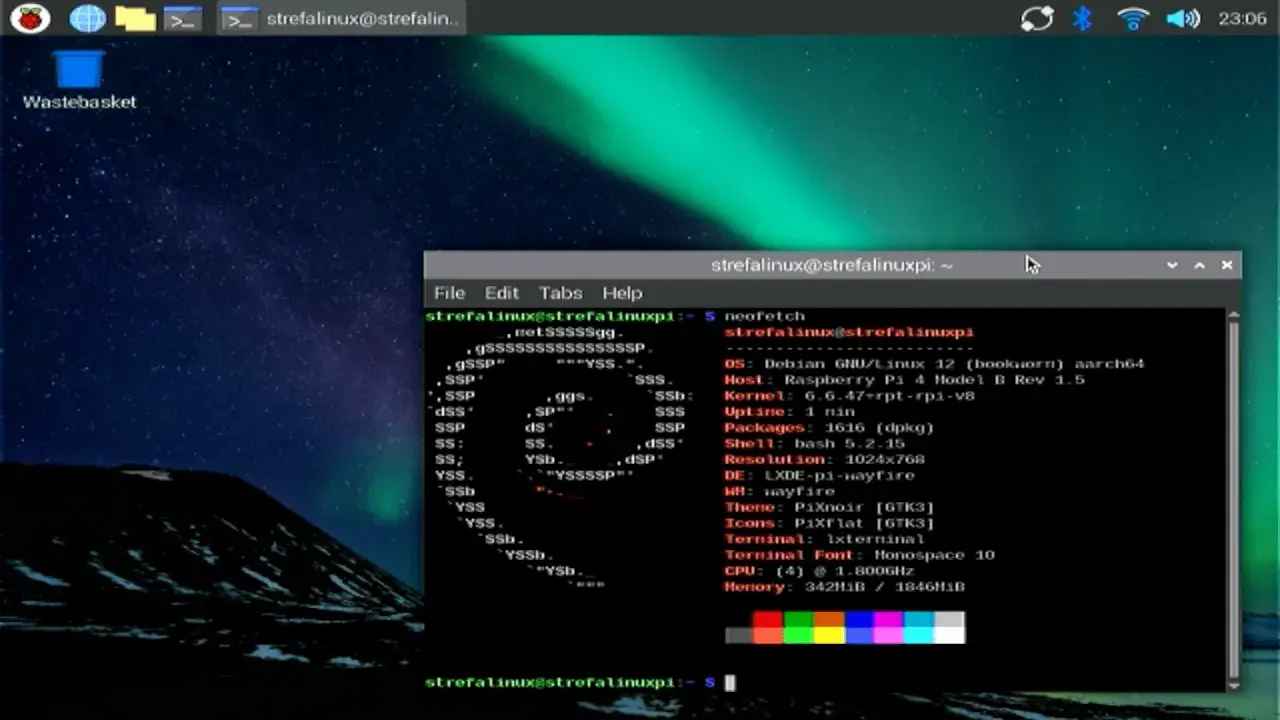 Terminal na Raspberry Pi z systemem Raspberry Pi OS, wyświetlający informacje o systemie za pomocą neofetch.