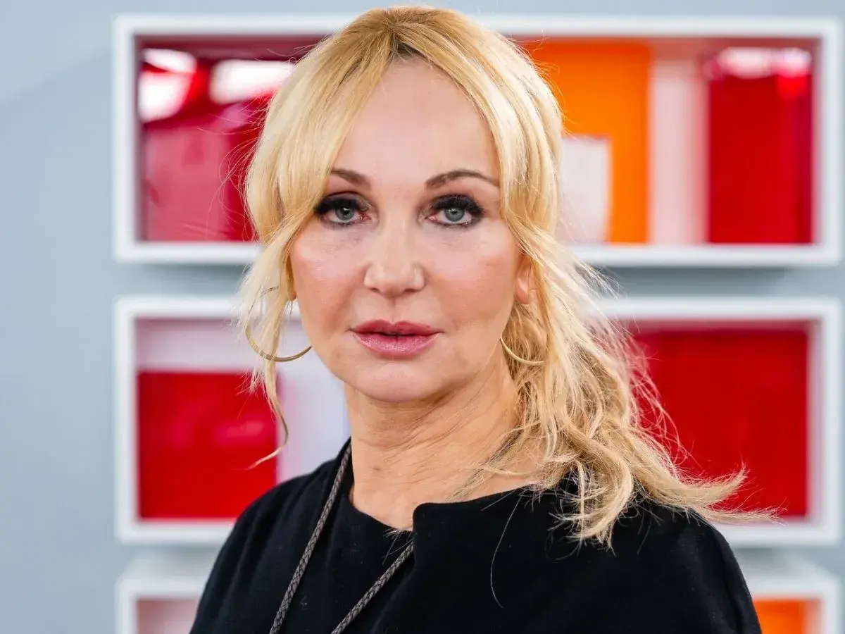 Portret Heleny Deeds. Jej wiek nie przeszkadza jej w byciu stylową i pewną siebie.