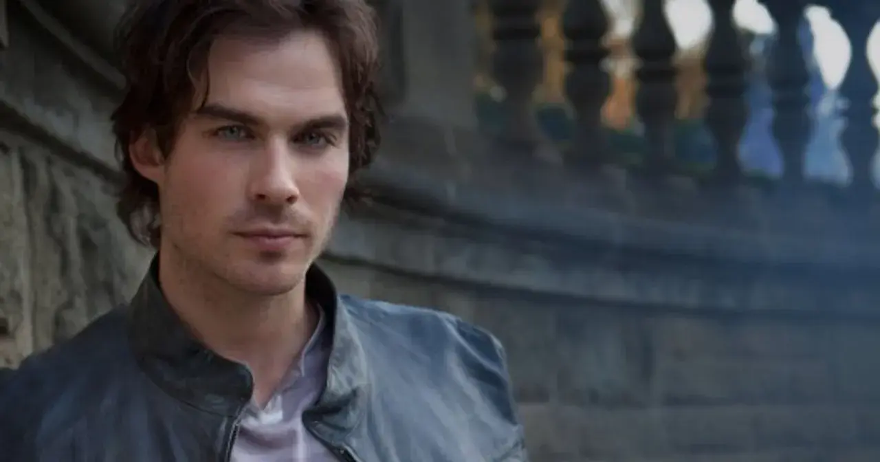Ian Somerhalder w skórzanej kurtce, znany z filmów, seriali i programów, z intensywnym spojrzeniem.