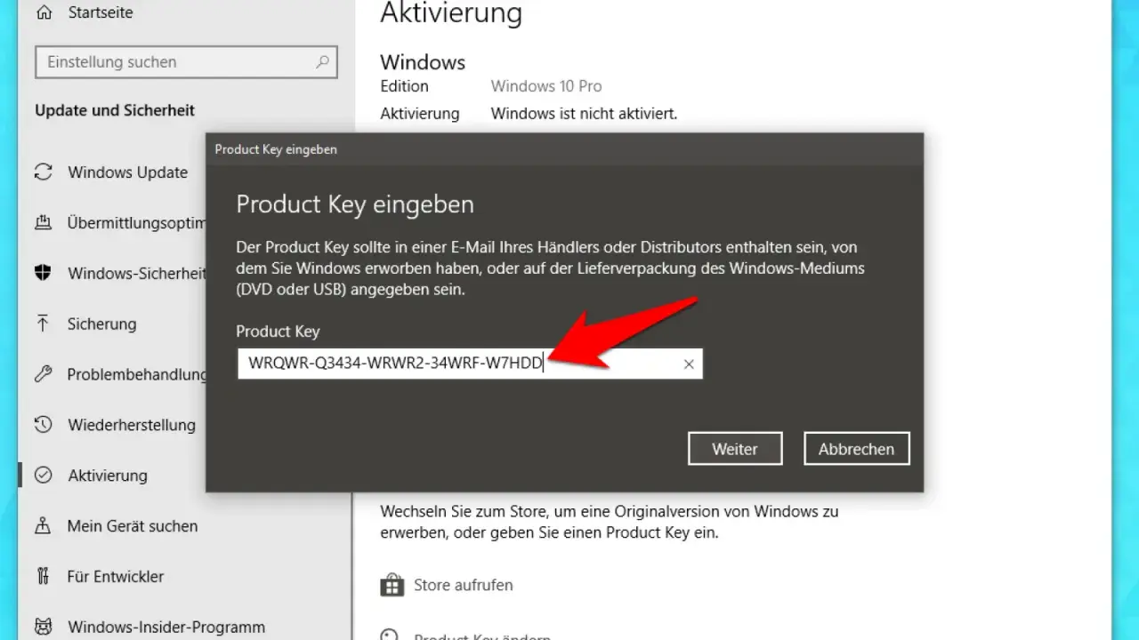 Windows 10 Key eingeben: Ein Fenster fordert zur Eingabe des Product Keys auf, um Windows zu aktivieren. Der Schlüssel ist bereits im Feld sichtbar.