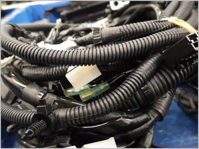 Wszystko o wiązce elektrycznej silnika: objawy uszkodzenia i naprawa
