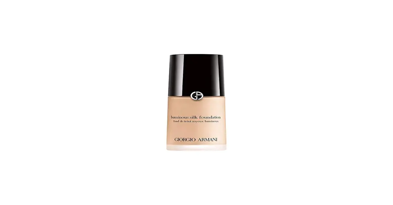En flaska Giorgio Armani Luminous Silk Foundation i en ljus nyans.