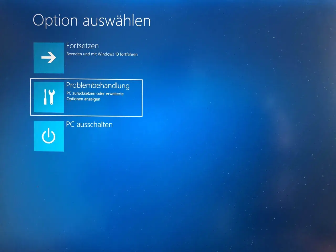 Optionen zur Problembehandlung und zum Fortsetzen mit Windows 10. Hier kann man ein Windows 10 Systemabbild erstellen oder den PC zurücksetzen.