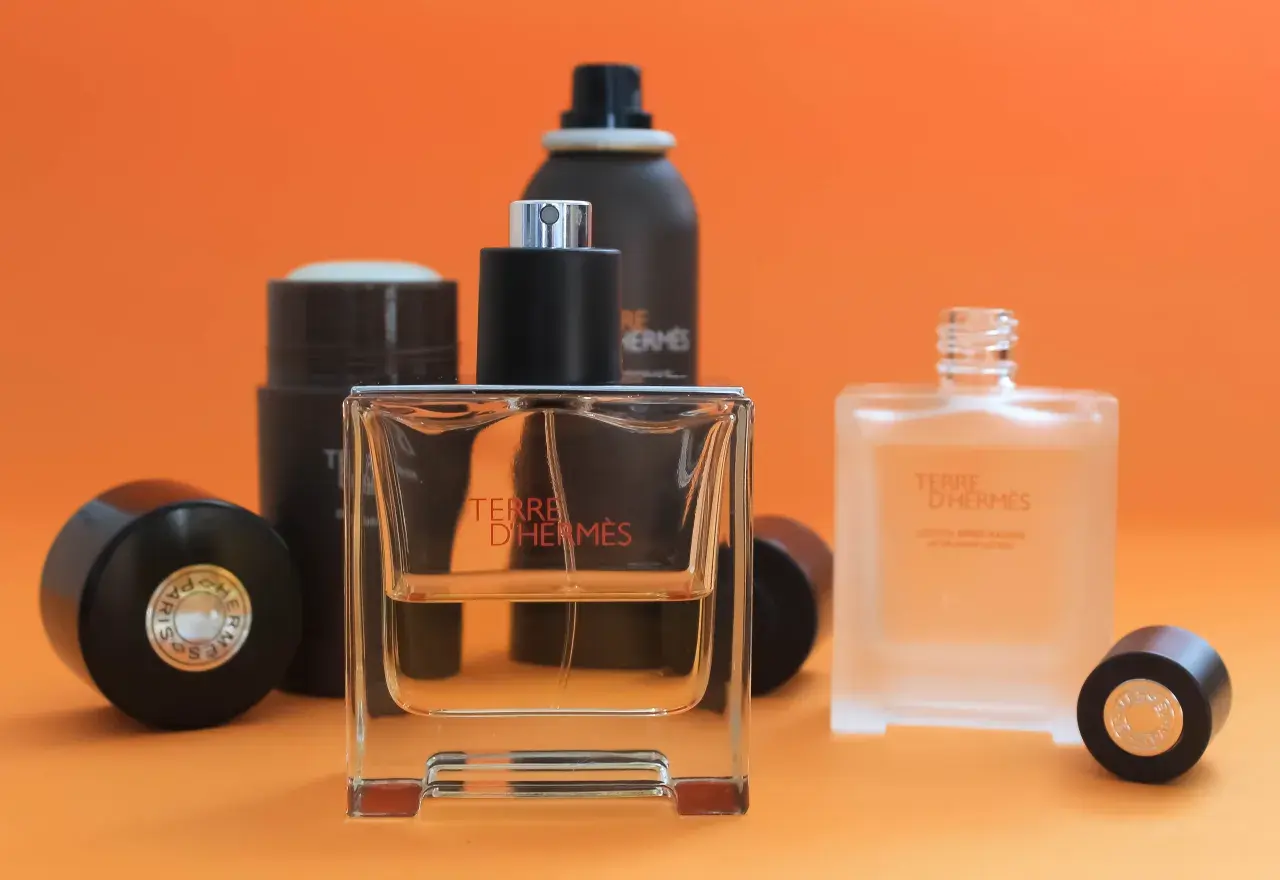 Kolekcja kosmetyków Terre d'Hermès: perfumy, dezodorant i balsam po goleniu.