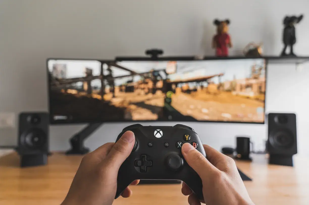 Kontrowersyjne mechaniki: lootboxy, battle passy i granica między taktyką a hazardem