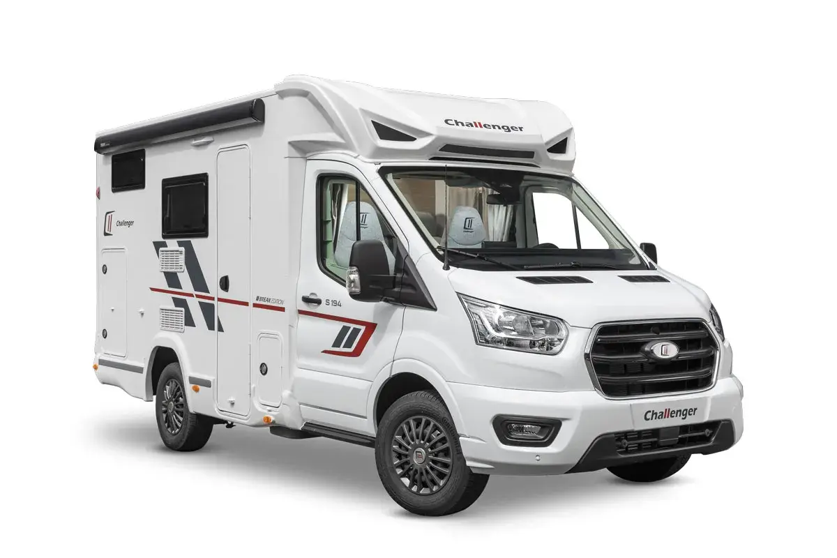 Camping car profilé compact blanc Challenger S194, idéal pour vos escapades.