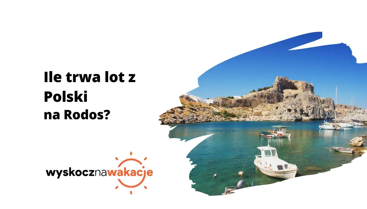 Widok na zatokę z łodziami i ruinami na wzgórzu, z tekstem "Ile trwa lot z Polski na Rodos?".