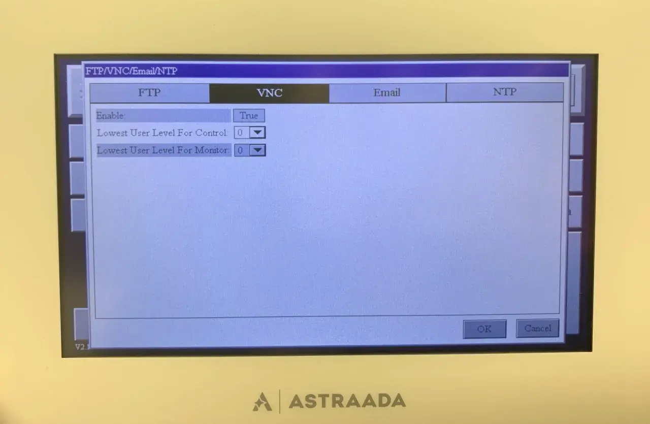 Ekran konfiguracyjny astraada hmi z opcjami VNC, FTP, Email, NTP. Włączono VNC, ustawiono poziomy dostępu.