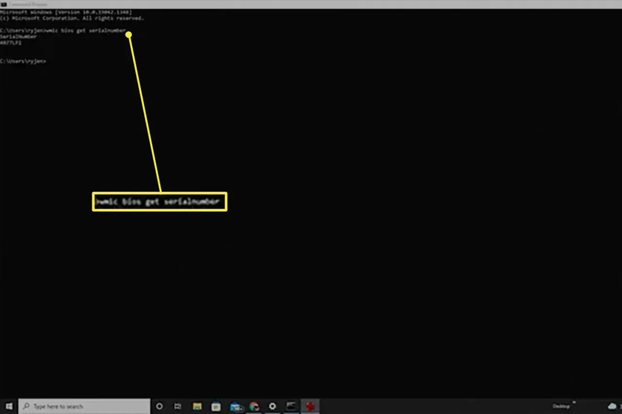 Komenda `wmic bios get serialnumber` pozwala sprawdzić, jak sprawdzić ile lat ma laptop, uzyskując jego numer seryjny.