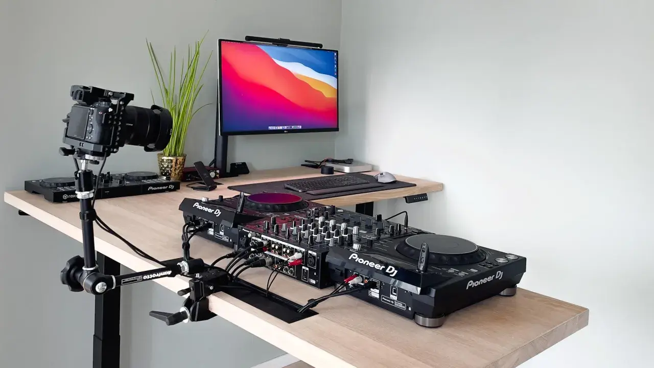 Jak zrobić stół DJ? Zbuduj idealne stanowisko DIY i oszczędź!