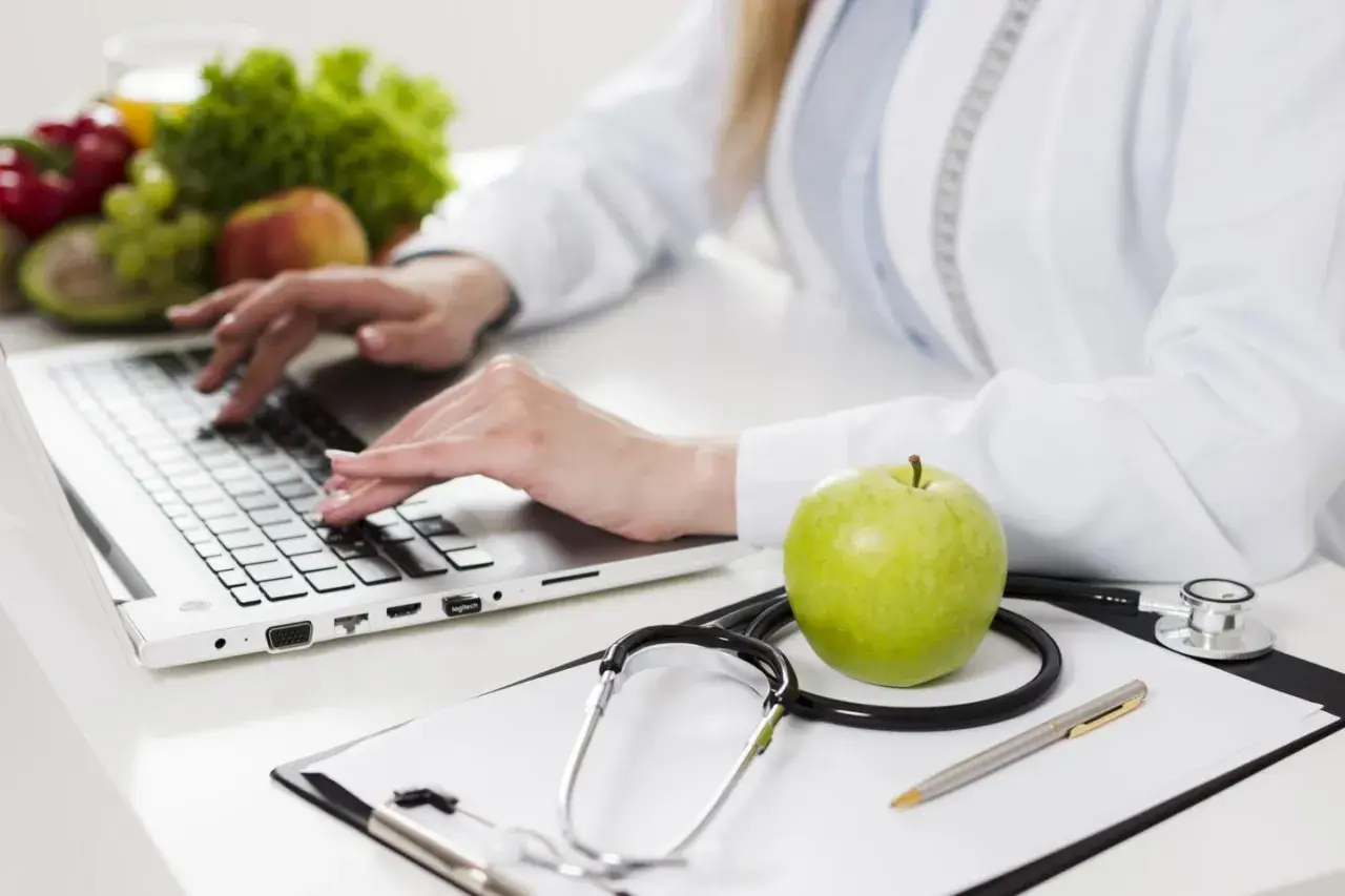 Jak bezpiecznie obniżyć cholesterol podczas leczenia Izotekiem – porady i dieta