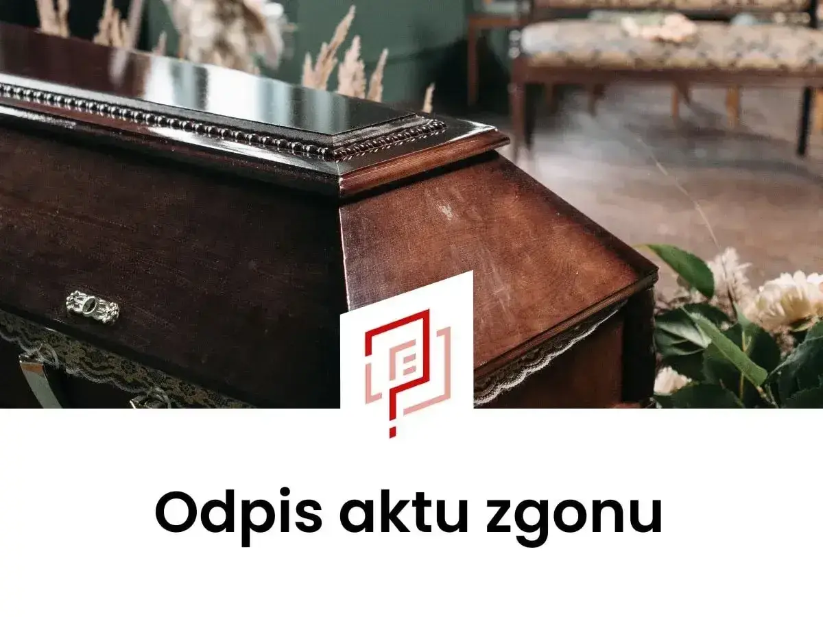 Drewniana trumna z kwiatami i logo.