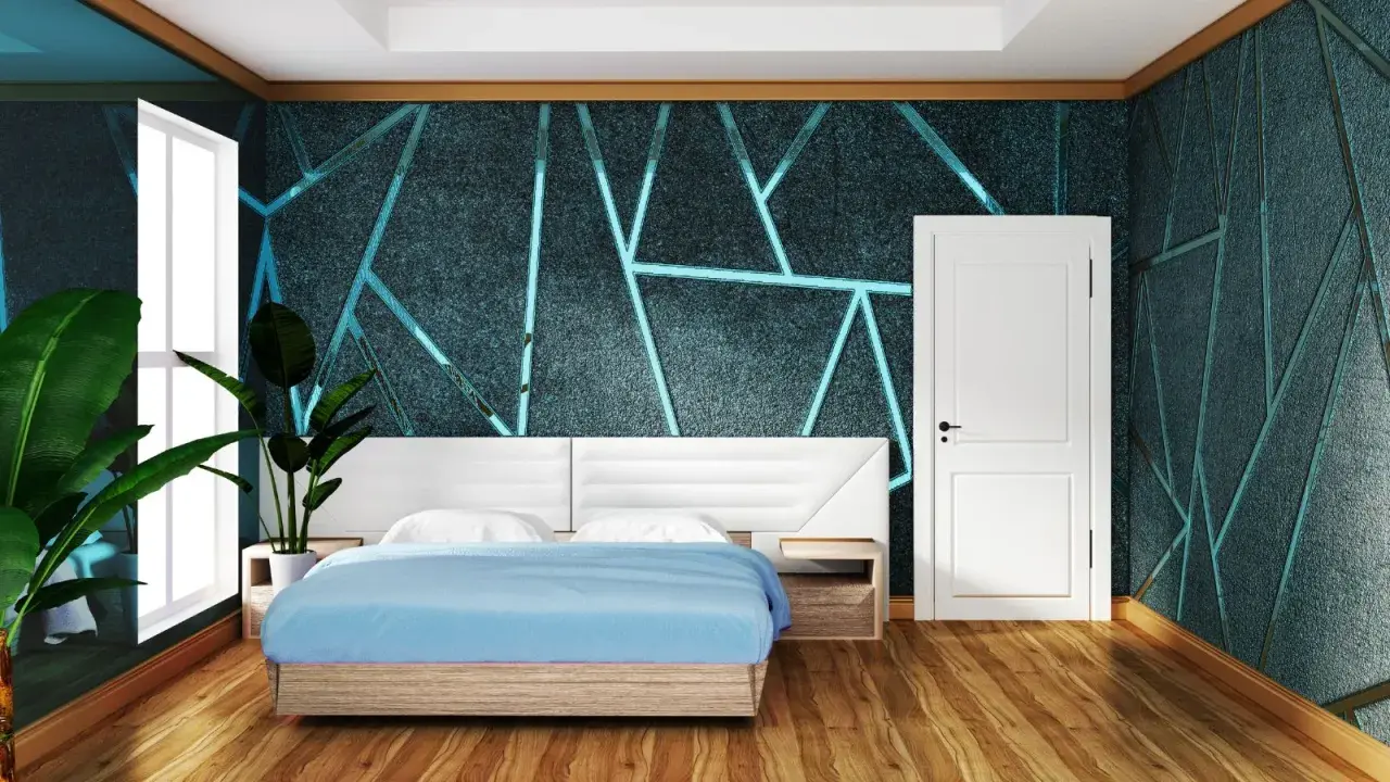 Camera da letto con un letto blu e una testiera bianca. Le pareti presentano una pittura geometrica con un motivo a forma geometrica e linee luminose.