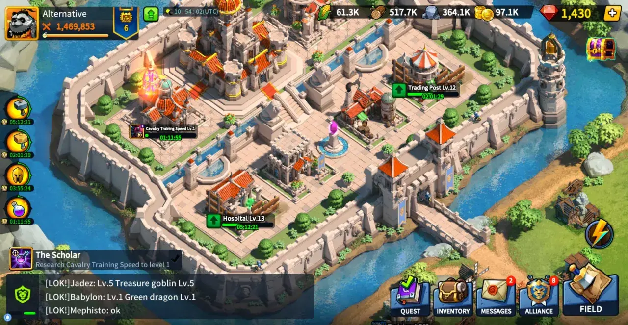 Wirtualne królestwo w grze League of Kingdoms. Widok z lotu ptaka na miasto z murami, budynkami i rzeką.