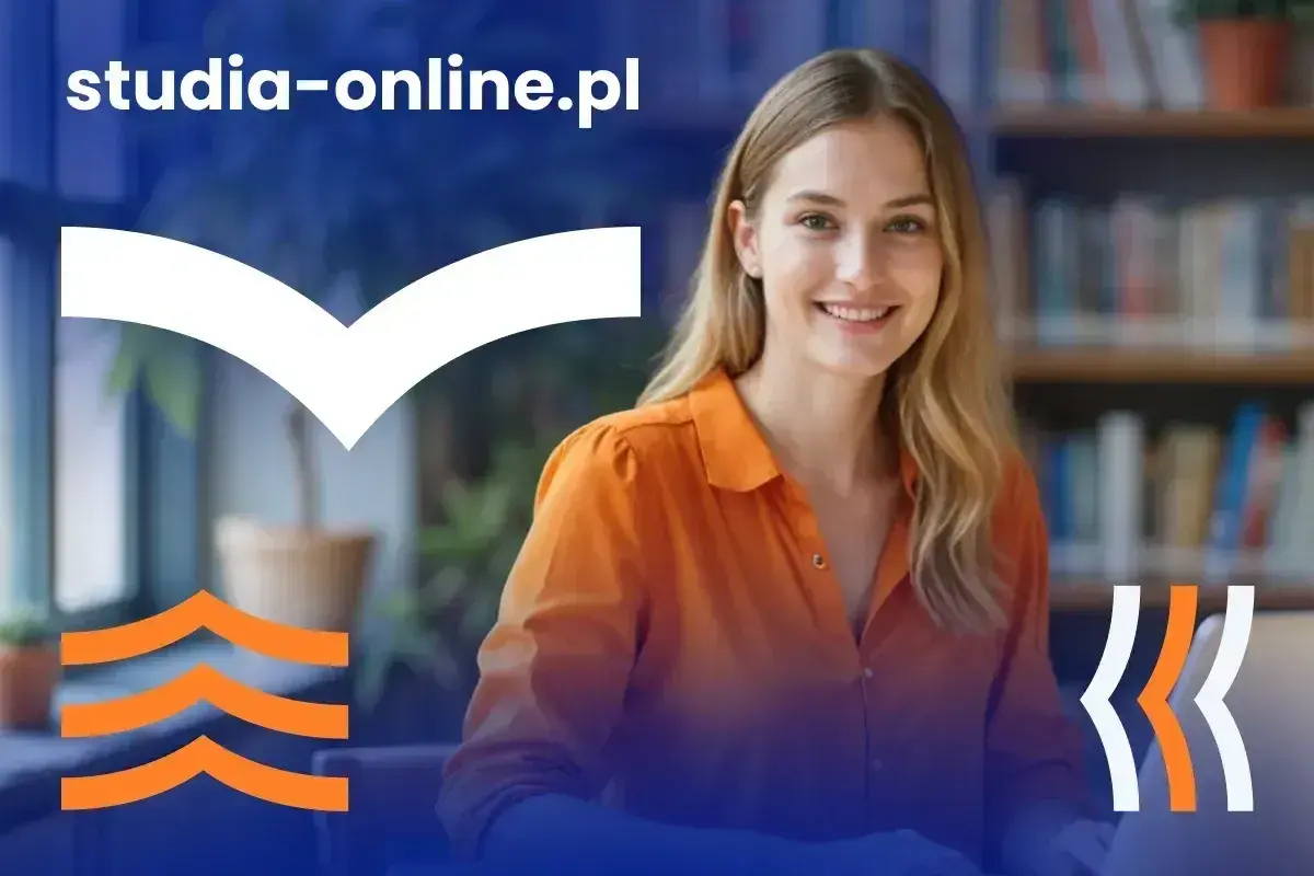 Uśmiechnięta młoda kobieta w pomarańczowej bluzce na tle biblioteki i logo studia-online.pl.