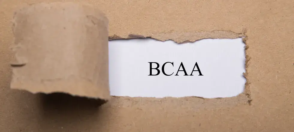 BCAA przed czy po treningu - kiedy najlepiej je przyjmować?