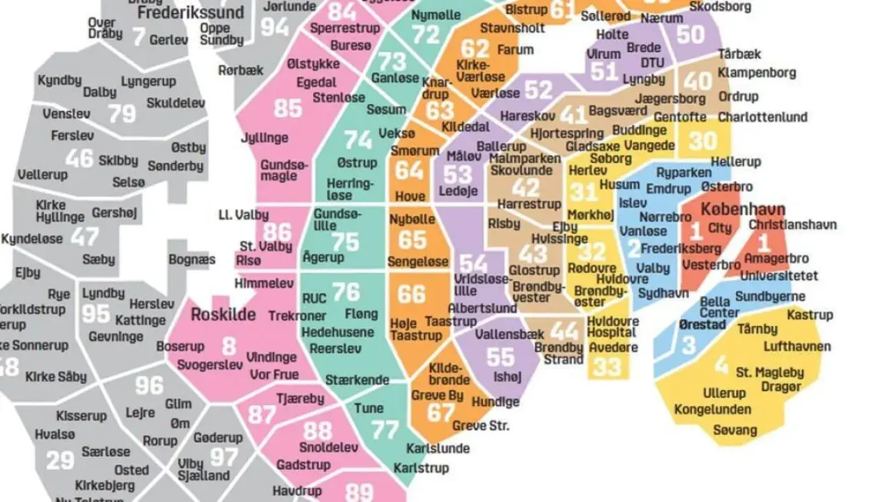 Mapa stref komunikacji miejskiej Kopenhagi z zaznaczonymi numerami stref.