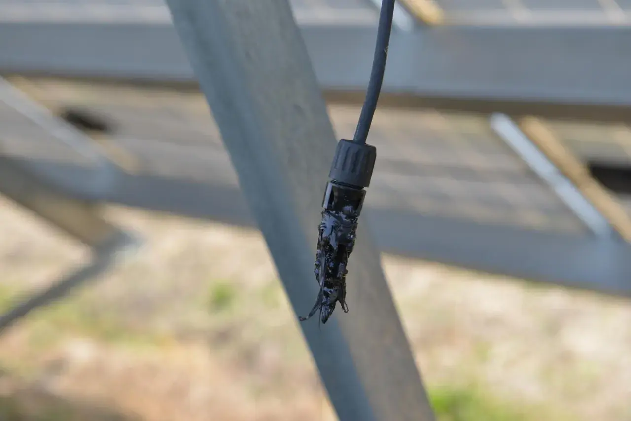 Co to są stringi fotowoltaika i jak wpływają na wydajność paneli?