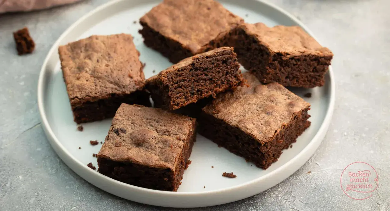 Saftige Brownies, perfekt für jedes Brownie Rezept. Ein Stück zum Anbeißen!