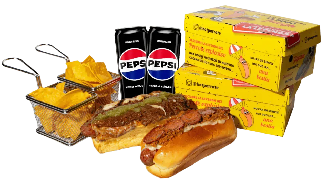 Dos perritos calientes gourmet con patatas y Pepsi Zero. ¡Una explosión de sabor!