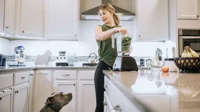 Batido de proteínas nocturno: ¿engorda o potencia tu músculo?