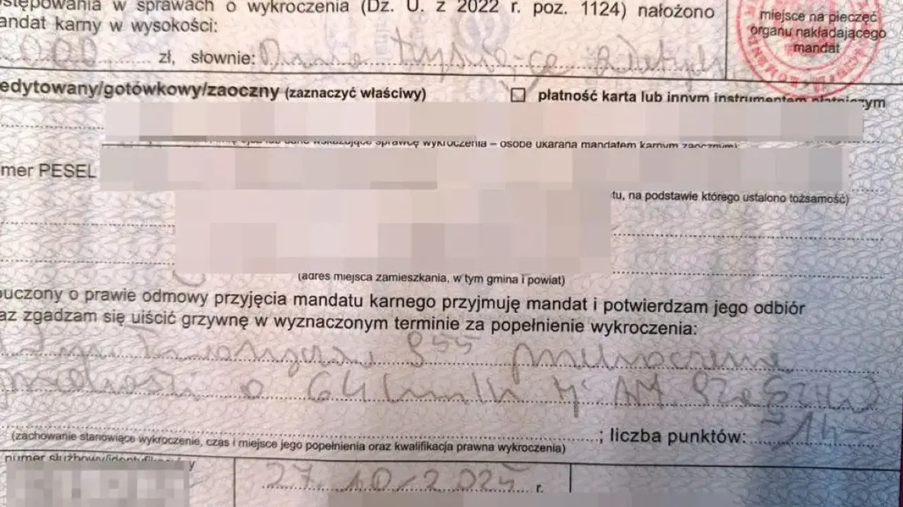 Prędkość w zabudowanym: 50 km/h, mandaty, utrata prawa jazdy. Jak uniknąć?