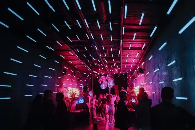 Gdzie potańczyć w Kołobrzegu? Kluby, dancingi i beach party!