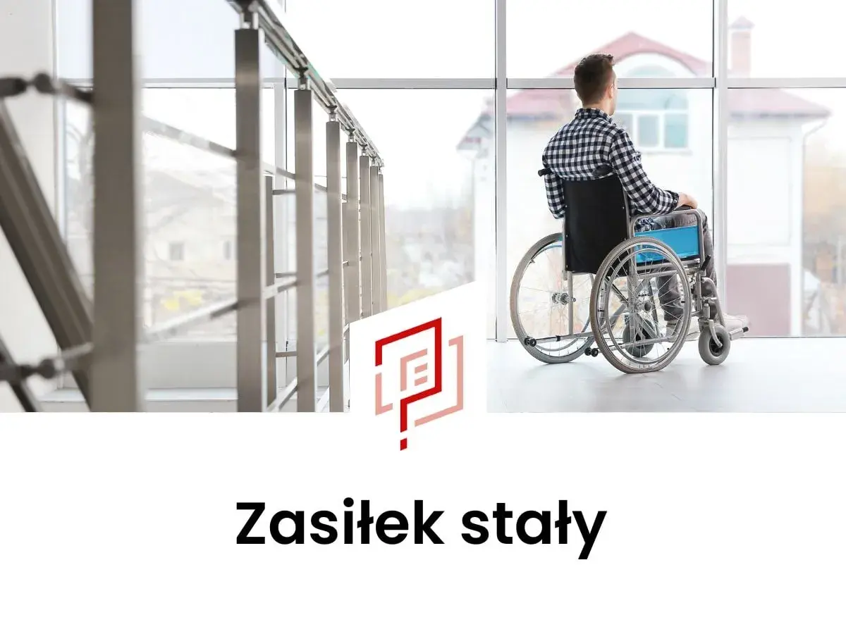 Mężczyzna na wózku inwalidzkim patrzy przez okno. Temat: zasiłek stały.