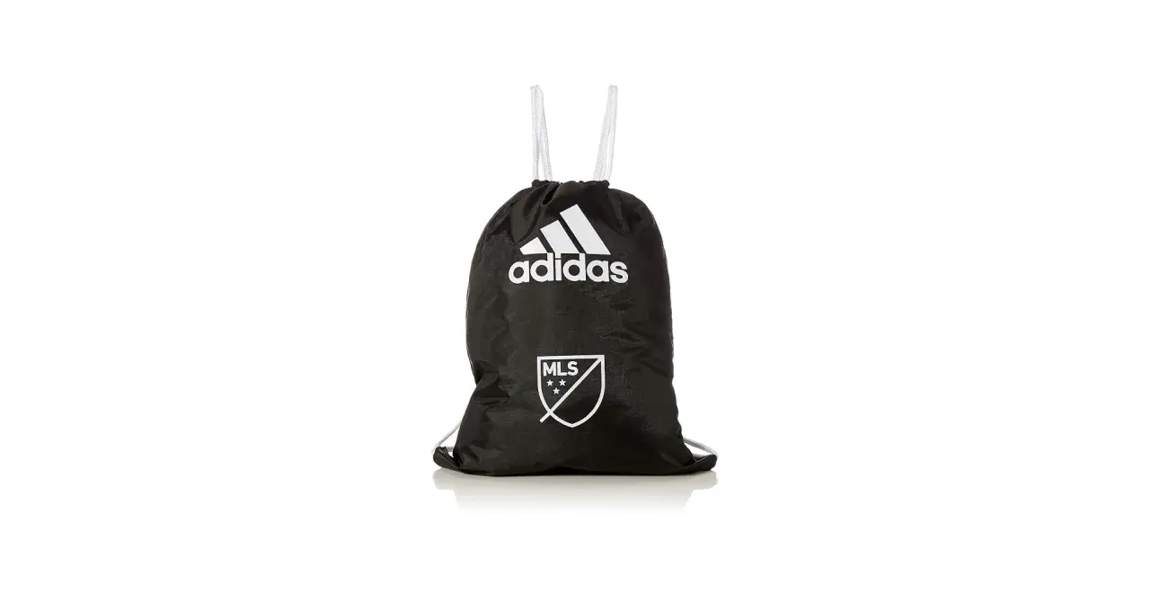 Sacca Adidas nera con logo MLS, perfetta per portare con te l'essenziale per il tuo allenamento.
