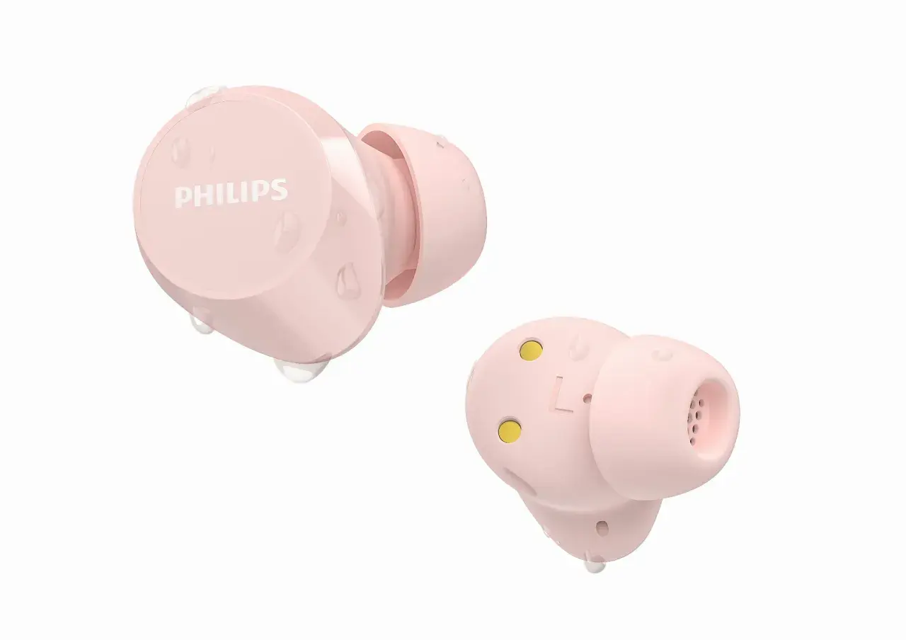 Różowe słuchawki Philips z oznaczeniem IPX4, odporne na zachlapanie, z widocznymi kroplami wody.