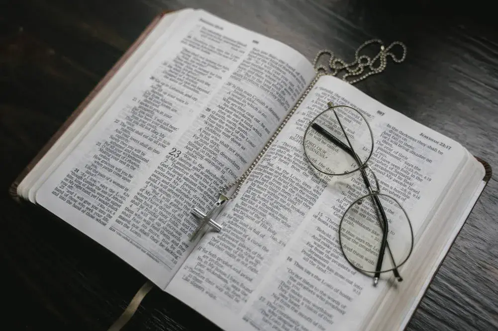 Buddyzm: Czy ma "Biblię"? Poznaj jego święte pisma.