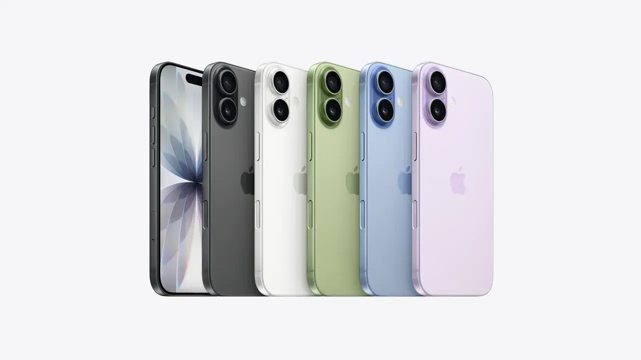 Rząd iPhone'ów 17 w kolorach: grafitowy, biały, zielony, niebieski i fioletowy.