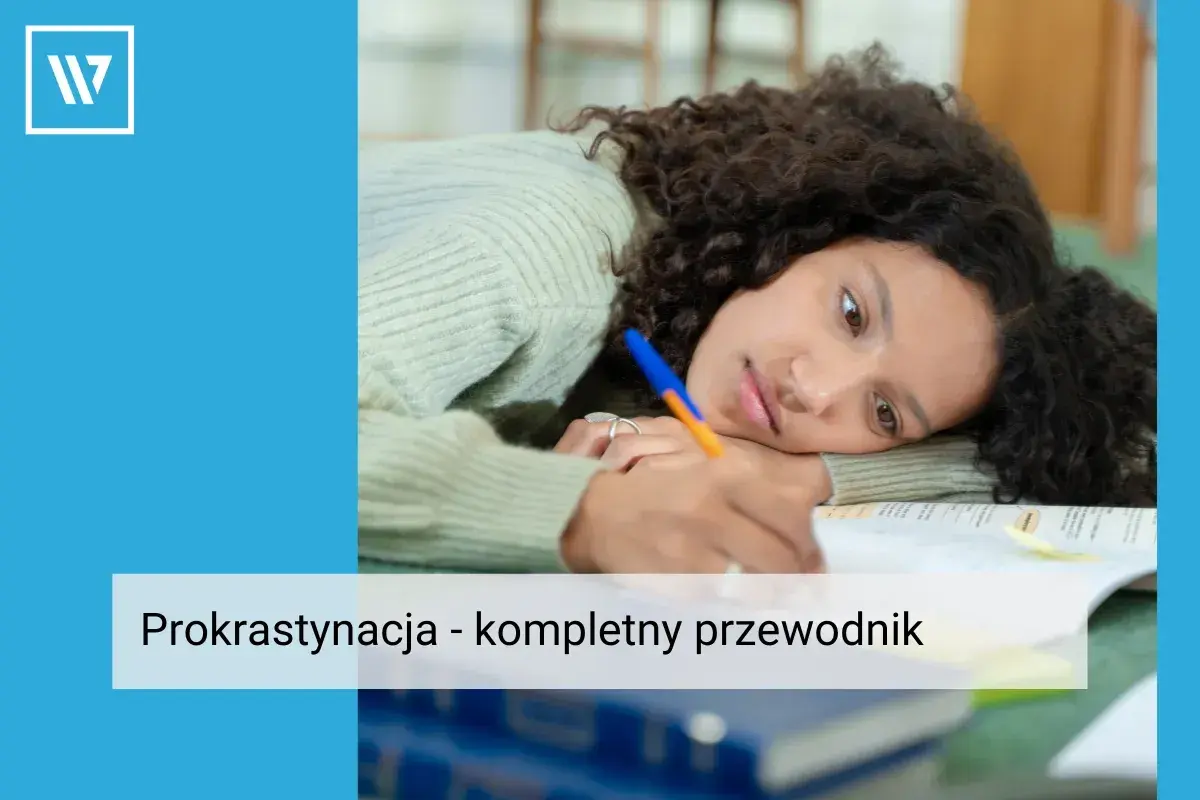 Zmęczona dziewczyna zmagająca się z nauką. Dowiedz się, jak walczyć z prokrastynacją i odzyskać motywację do działania.