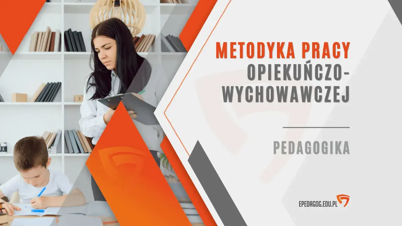 Kobieta z notatnikiem obserwuje chłopca piszącego przy biurku.