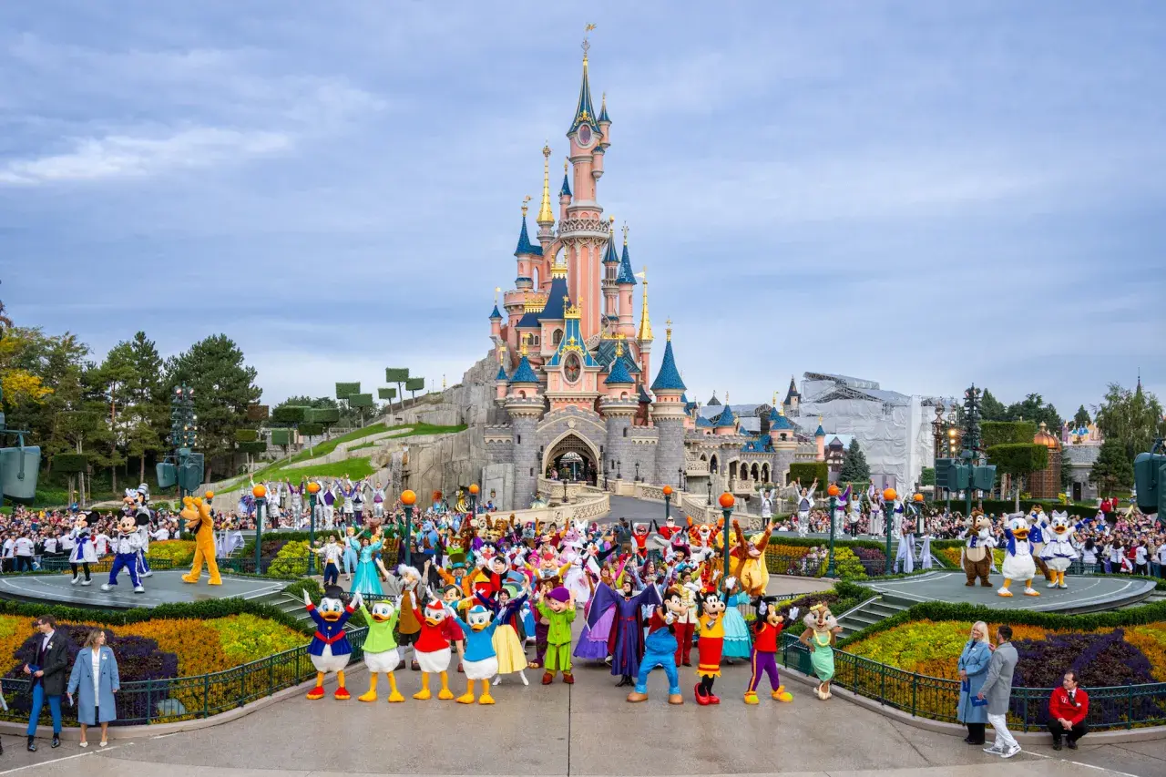 Disneyland: Gdzie na świecie? Paryż czy USA? Poradnik