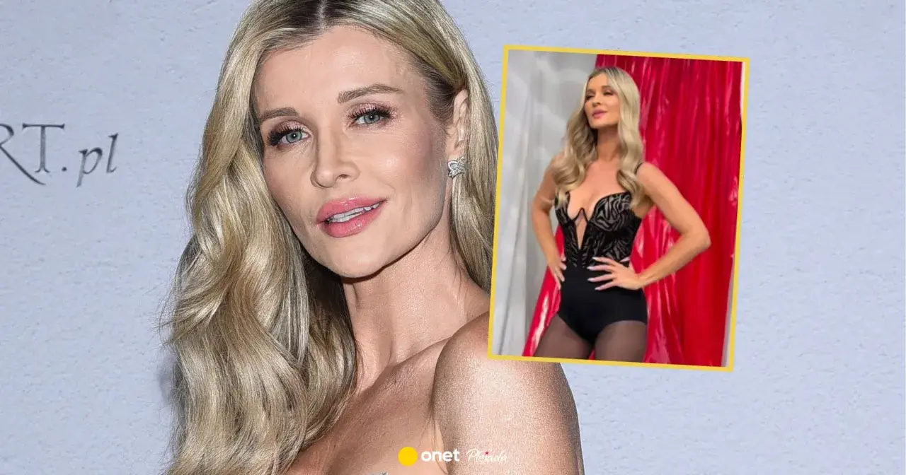 Joanna Krupa figura w czarnym, wyciętym body i rajstopach. Włosy blond, makijaż.