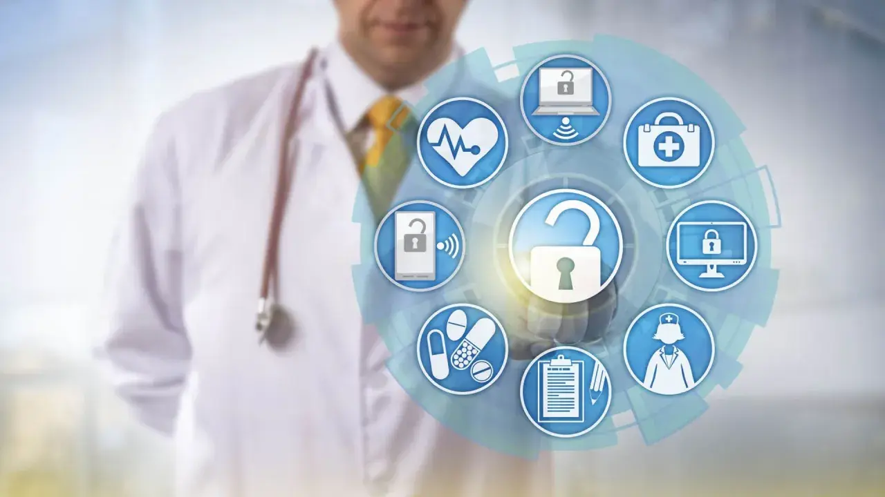Medico con stetoscopio mostra un cerchio di icone mediche e di sicurezza, simboleggiando la **sicurezza informatica e privacy** nel settore sanitario.
