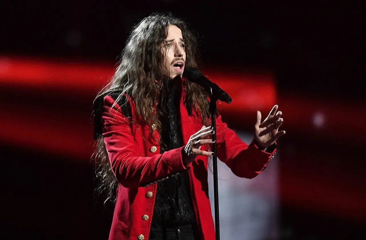 Michał Szpak na Eurowizji, w czerwonej marynarce, śpiewa z pasją. Które miejsce zajął?