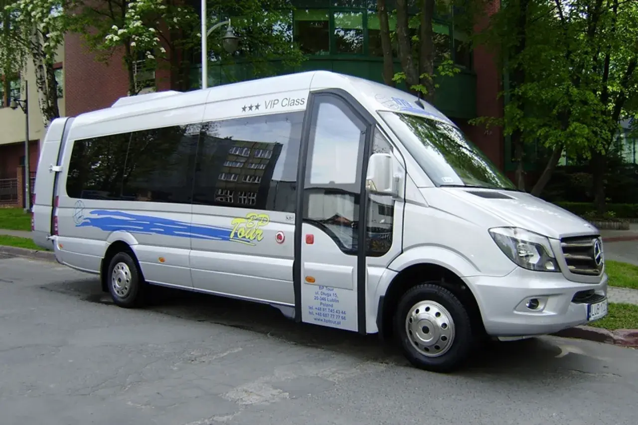 Ile za km bus 20 osobowy? Sprawdź, jak uniknąć wysokich kosztów