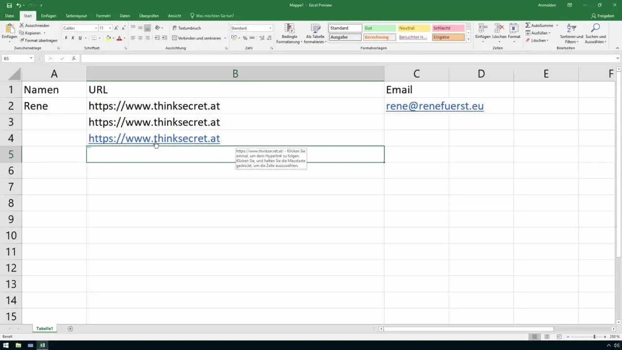 W arkuszu Excel widać listę adresów URL. Aby usunąć hiperłącze, kliknij prawym przyciskiem myszy na komórkę i wybierz "Usuń hiperłącze".