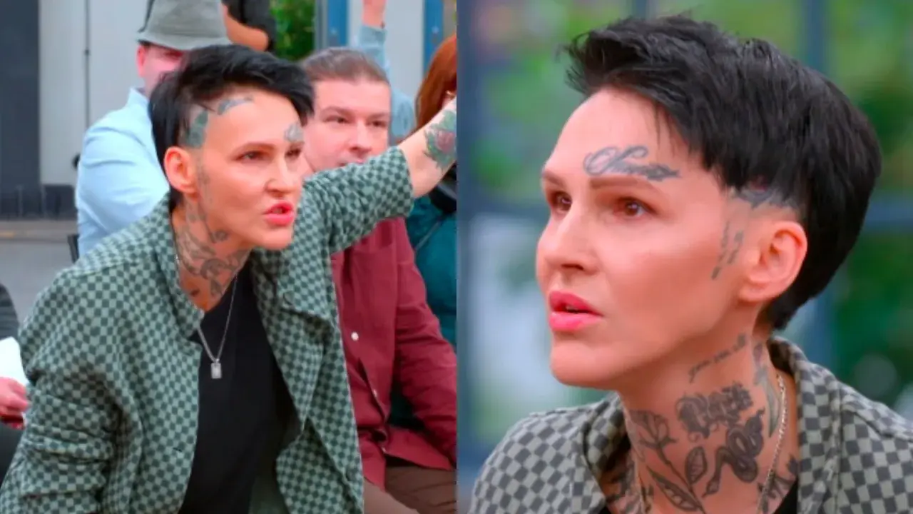 Dominika Chylińska, córka Chylińskiej, z tatuażami na twarzy i szyi, w kratkowanej kurtce, gestykuluje.