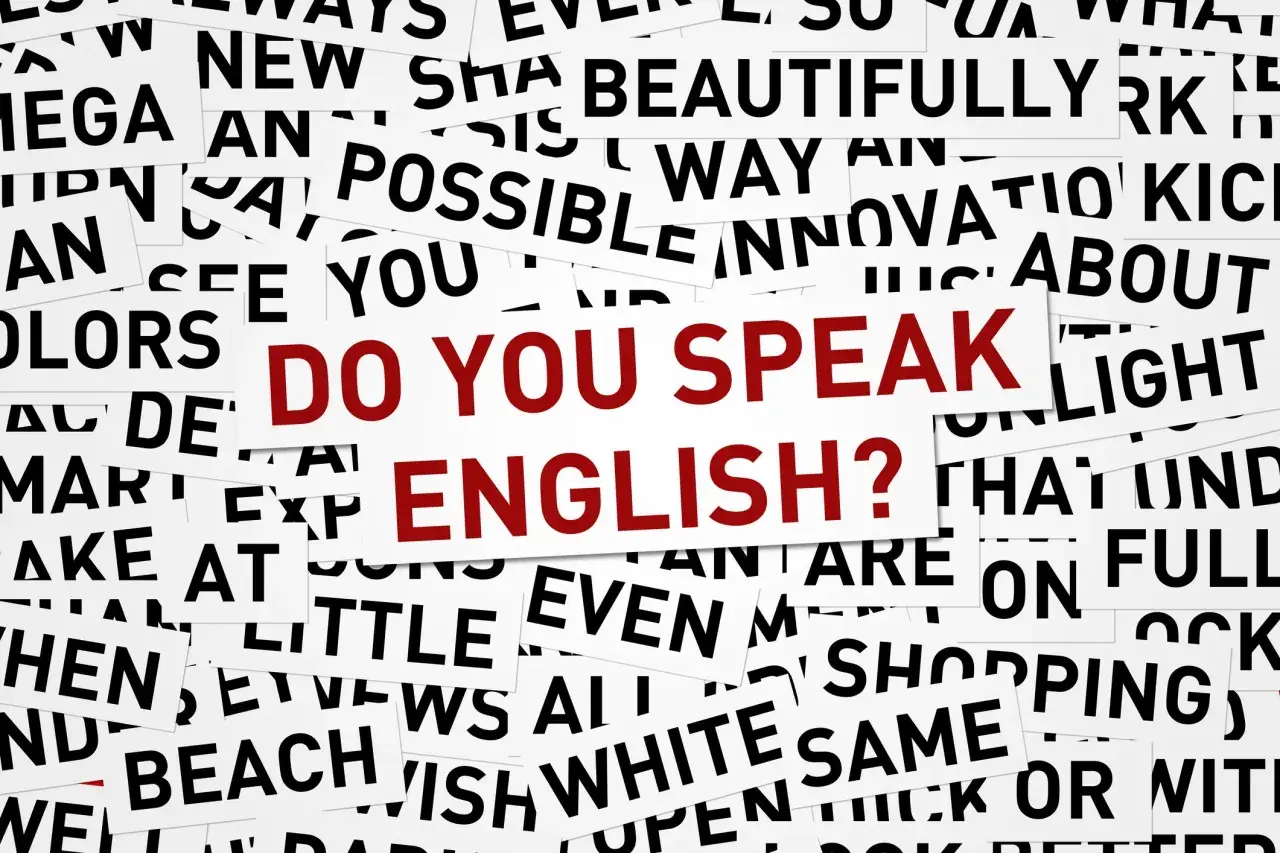 Frammenti di parole in inglese con la "l", come "possible", "beautifully", "little", "light", "full", "shopping", "well", "beach", "wish", "white", "same", "thick", "look". Al centro, in rosso: "DO YOU SPEAK ENGLISH?".