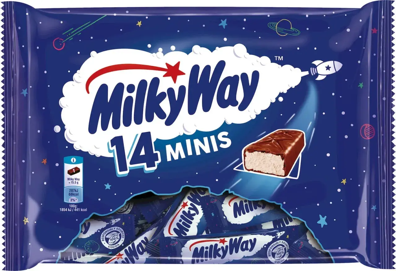 Opakowanie 14 batoników Milky Way minis. Jeden batonik to 68 kcal. Kosmiczny motyw z rakietą i planetami.