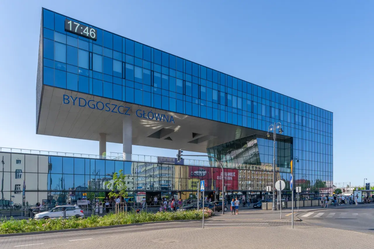Dworce PKP Bydgoszcz: Kluczowe informacje o stacjach i usługach