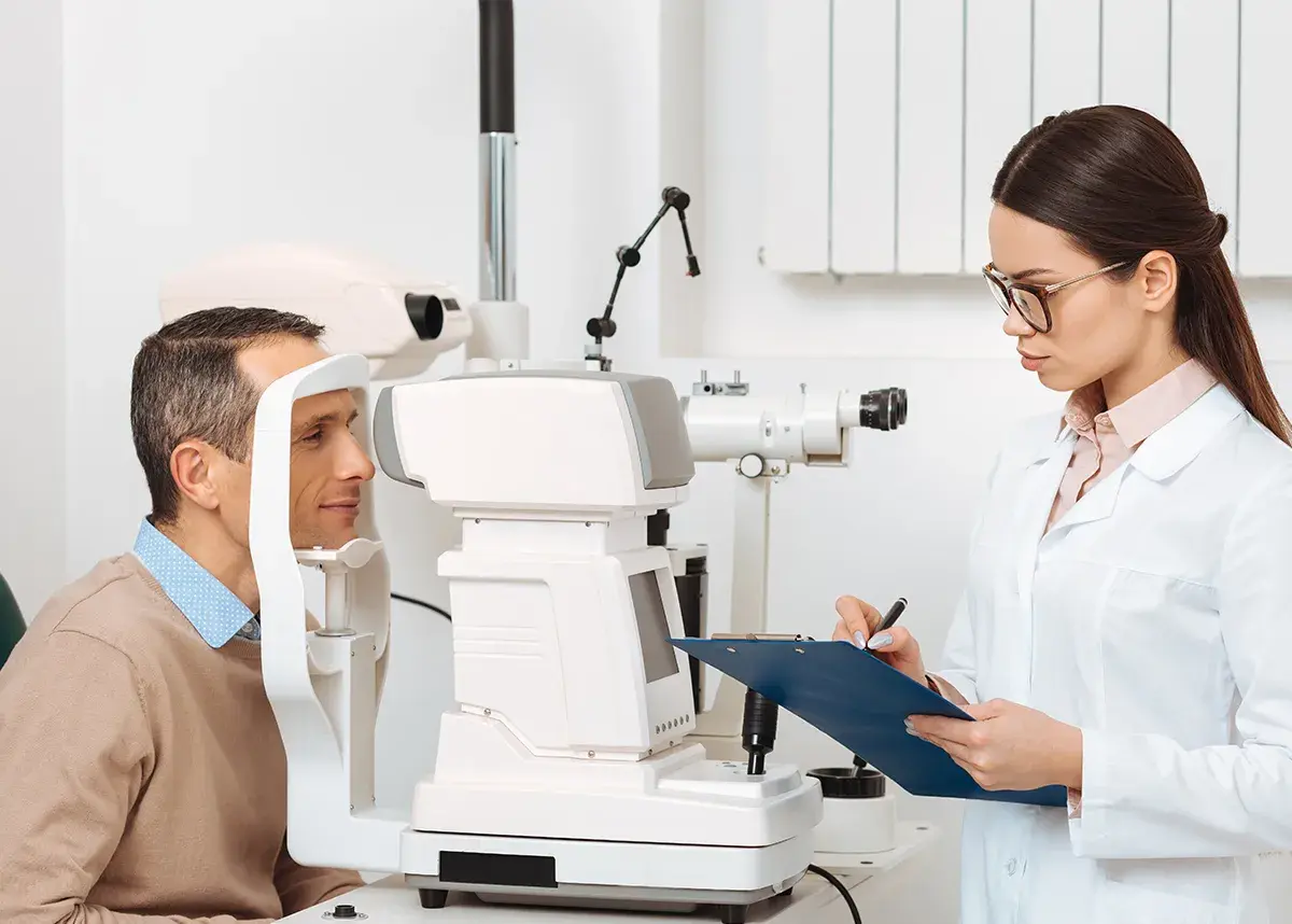 Kto dobiera soczewki? Okulista czy optometrysta? Dowiedz się!