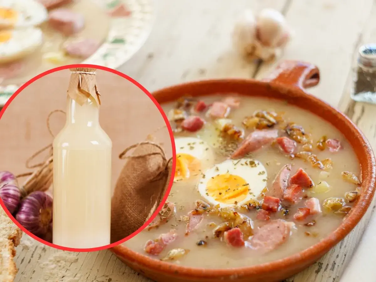 Prosty przepis na żurek z butelki: zakwas w butelce, czosnek, kiełbasa, jajka i ziemniaki w misce.