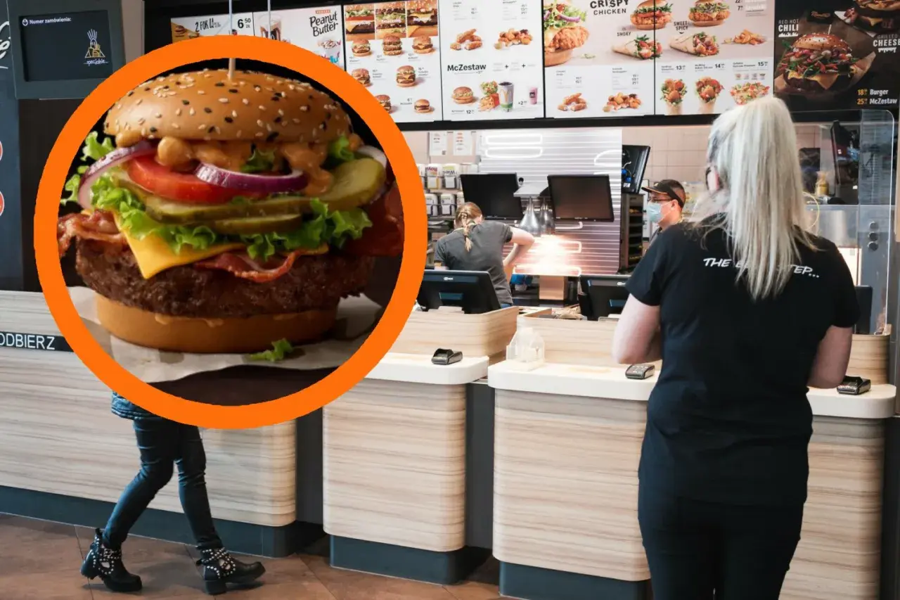 Burger z bekonem i serem, jak u maestro mc, w restauracji.