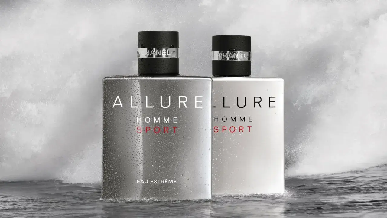 Dwie butelki Chanel Allure Homme Sport 100ml w wodzie, symbolizujące świeżość i energię.